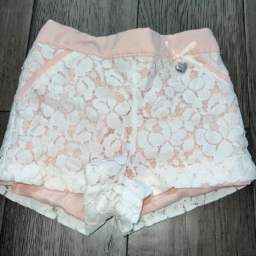 Baby girl lace shorts with satin like fabric
